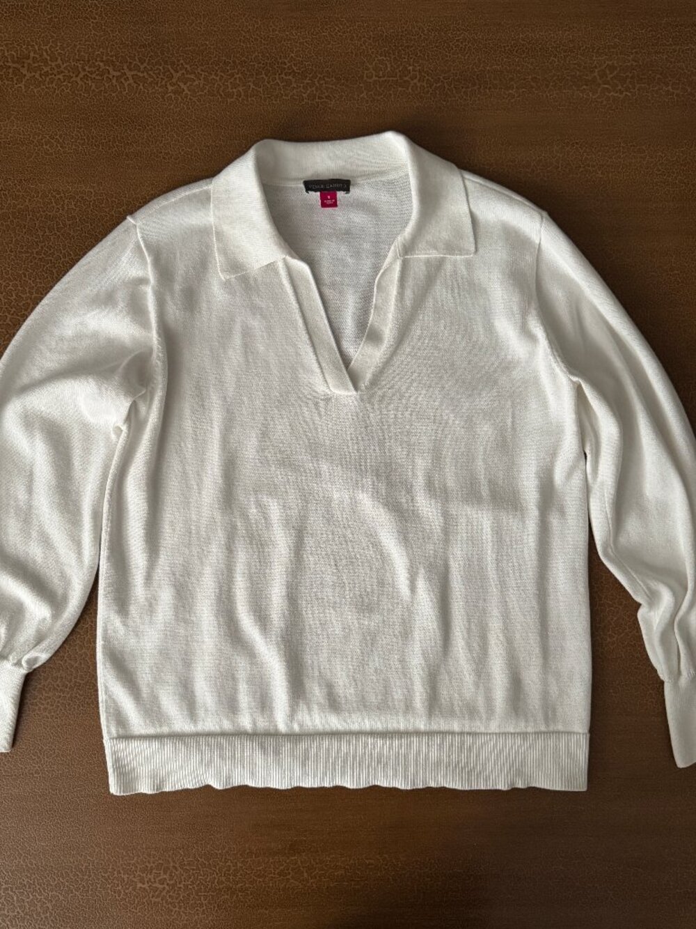 Vince Camuto White V-Neck Collar Lightweight Sweater - Size Small
